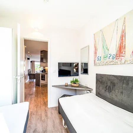 Promenadenvilla 03 09 *