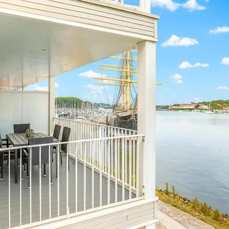 Promenadenvilla 03 09 * Lübeck